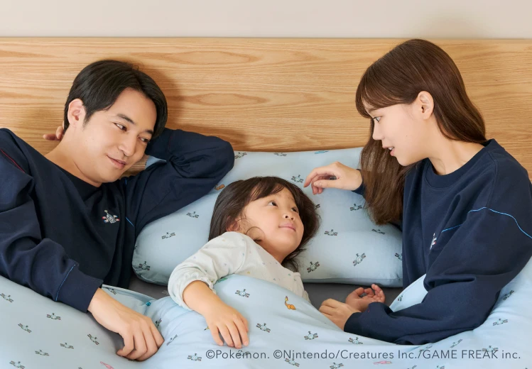 NELL×COILの寝具で眠る家族